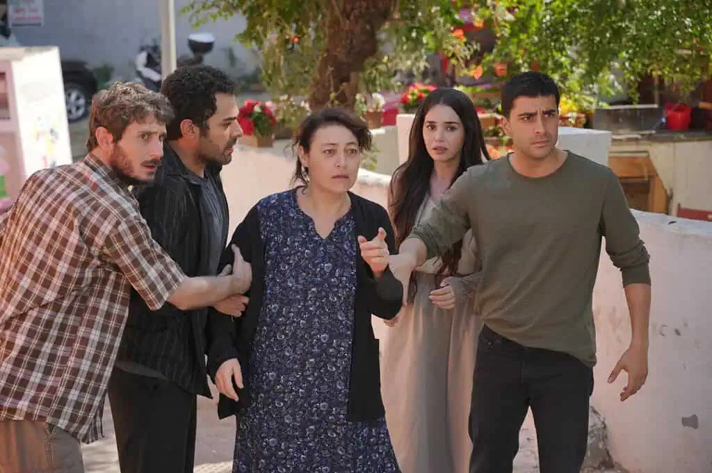 Haysiyet 5. Bölümde Gülsüm, Yıldız’a hamile olduğunu söyledi! Sadık kendini ateşe verdi!